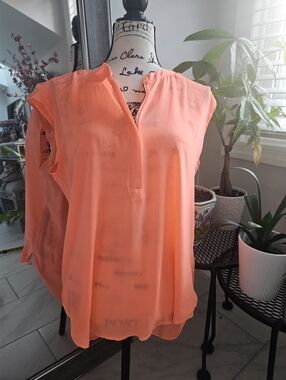 Apt. 9 Coral Sleeveless Split-Neck Chiffon Top Medium